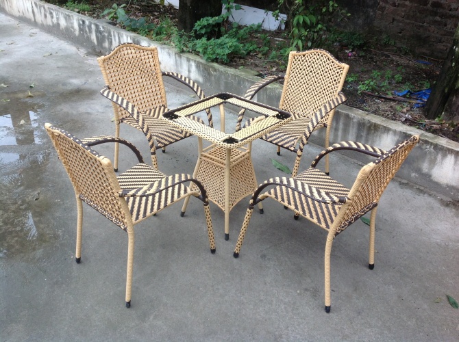 Bàn ghế mây nhựa 07