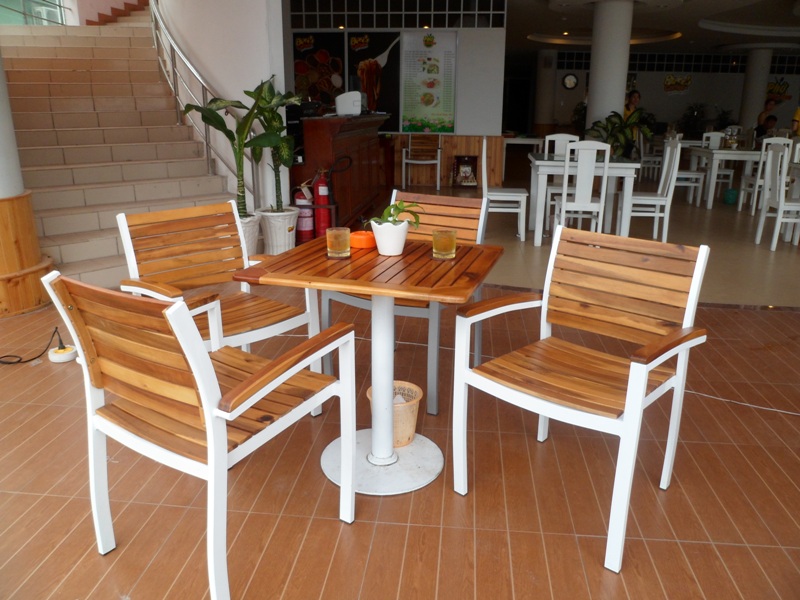 Bộ bàn ghế sắt gỗ trắng có tay