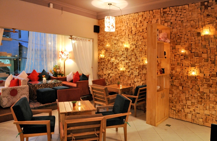 Mẫu bàn ghế gỗ cafe hiện đại được ưa chuộng